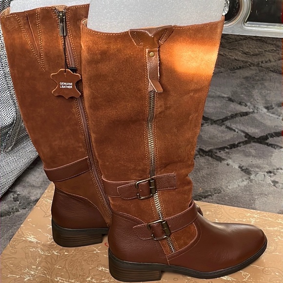 Brown knee length genuine leather boots - Picture 3 of 4